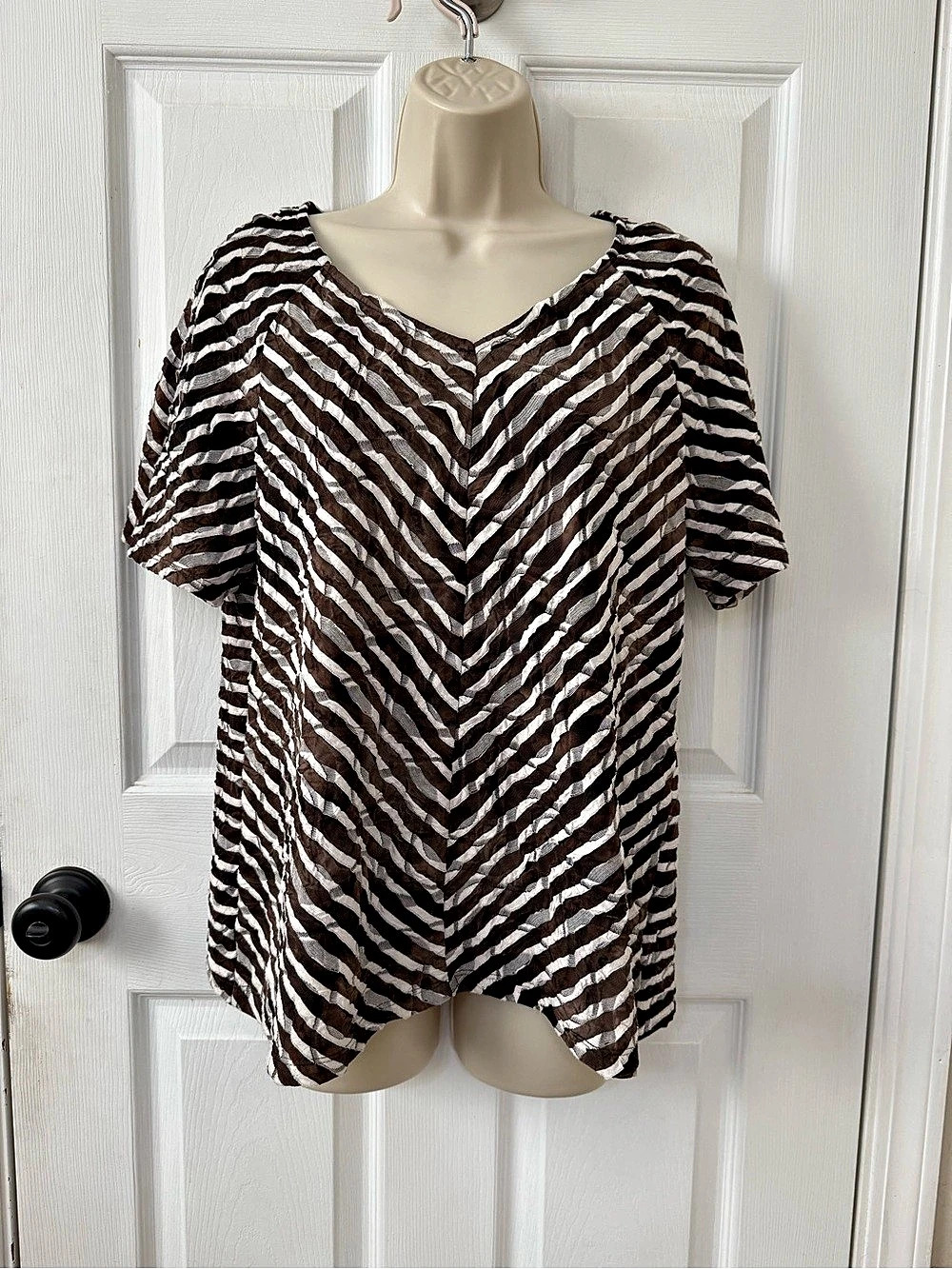 Christopher & Banks Zebra Print V-Neck Blouse in Brown & White Large